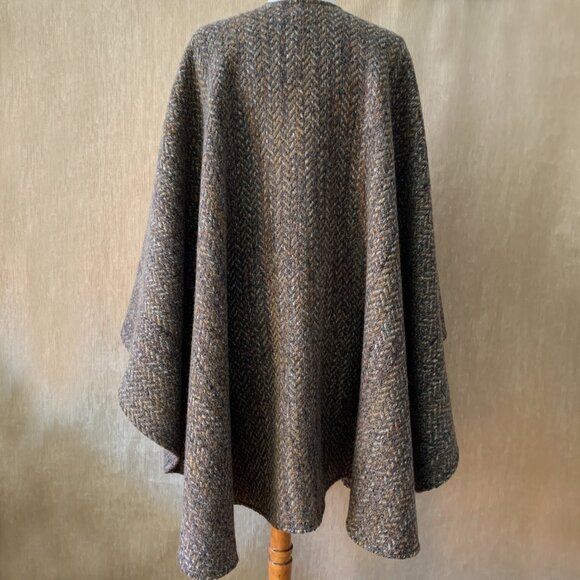 Handmade Pure Italian Wool Cape Coat - Picture 8 of 10